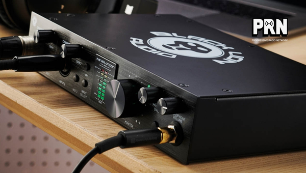 Unboxing Black Lion Audio Revolution 2×2