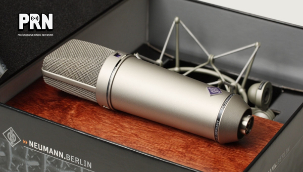 Unboxing the Neumann U 87 Ai