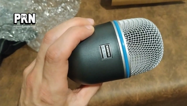 Unboxing the Shure Beta 52A