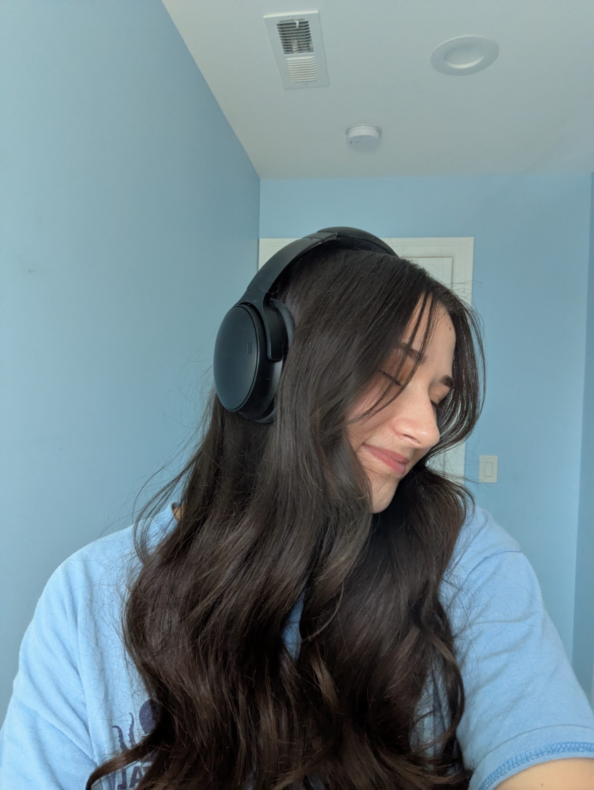 Bose QuietComfort Headphones - Wireless Bluetooth Headphones, Active Over Ear Noise Cancelling and Mic, USB-C Charging, Deep Bass, Up to 24 Hours of Playtime, Black - Customer Photo 1