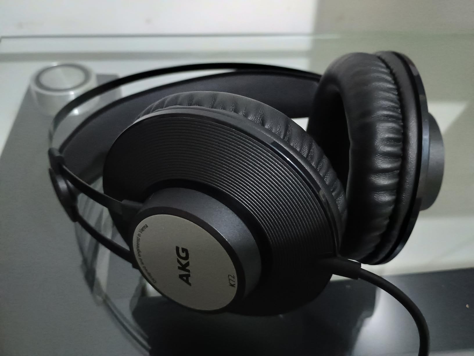 AKG Pro Audio K92 Over-Ear, Closed-Back, Critical Listening and Studio Headphones, Matte Black and Gold - Customer Photo 4
