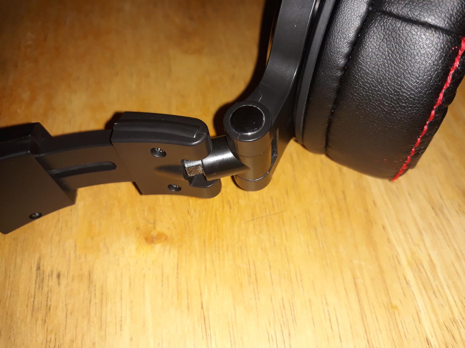 OneOdio Hi-Res Over Ear Headphones for Studio Monitoring and Mixing, Sound Isolation, Protein Leather Earcups, 50mm Driver Unit, Wired Headphones for AMP Guitar Keyboard (Pro-50 Black) - Customer Photo 3