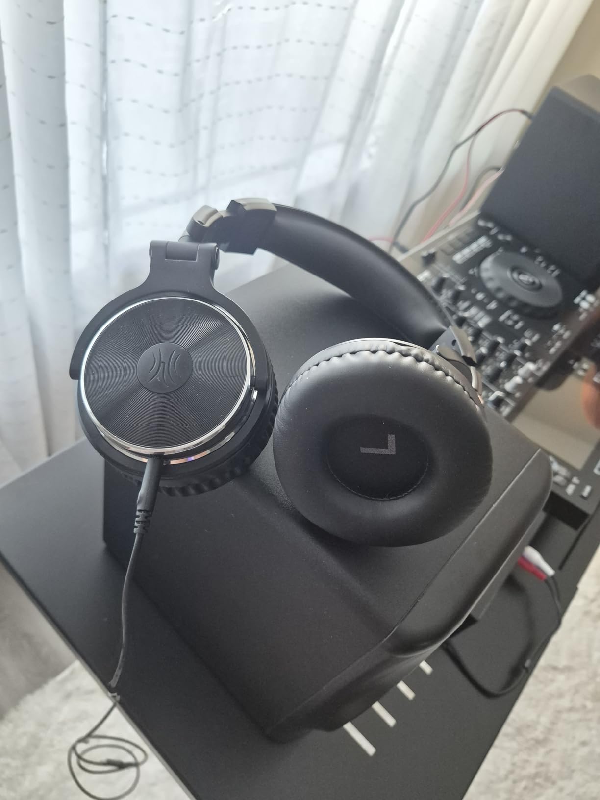 OneOdio Wired Over Ear Headphones Hi-Res Studio Monitor & Mixing DJ Stereo Headsets with 50mm Drivers and 1/4 to 3.5mm Jack for AMP Computer Recording Podcast Keyboard Guitar Laptop - Black - Customer Photo 1