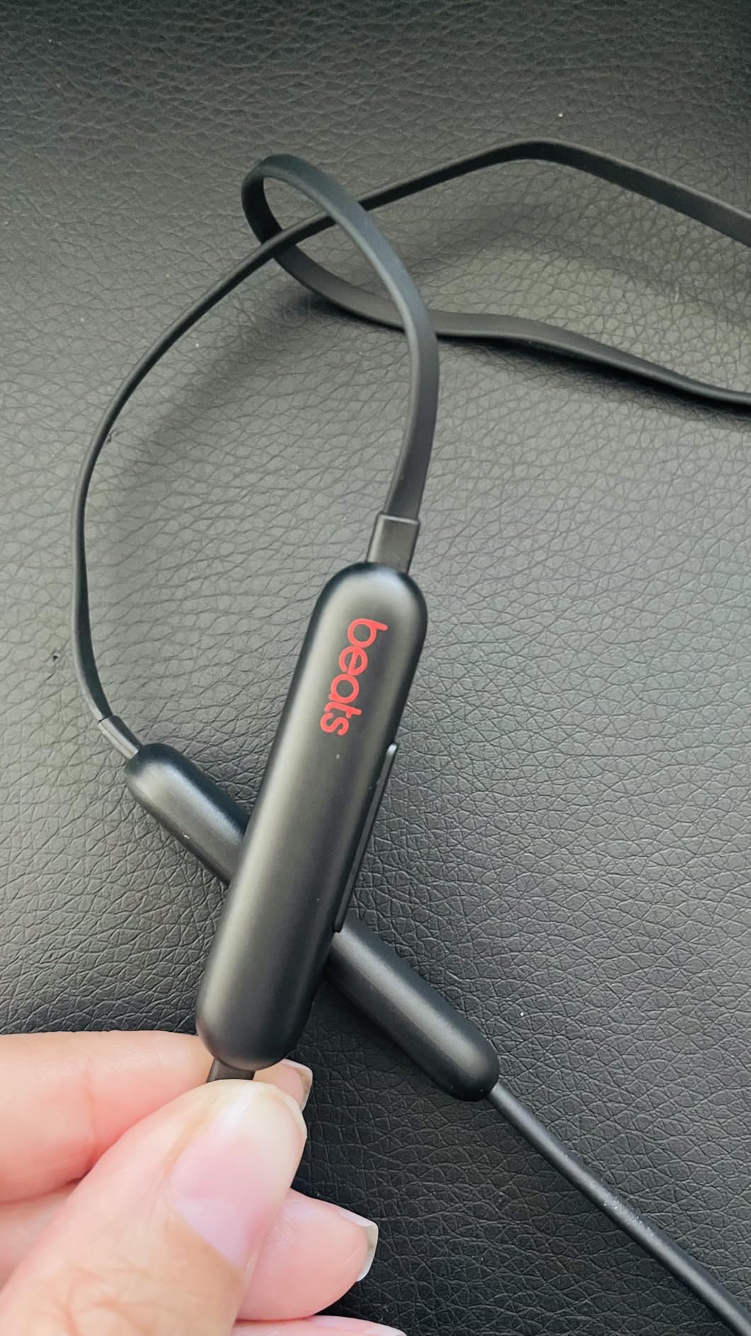 Beats Flex Wireless Earbuds - Apple W1 Headphone Chip, Magnetic Earphones, Class 1 Bluetooth, 12 Hours of Listening Time, Built-in Microphone - Black - Customer Photo 4