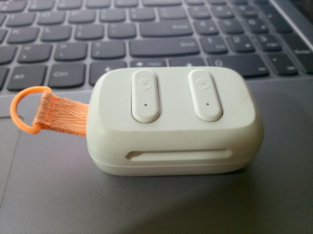 Skullcandy Dime 3 Wireless Earbuds, Bluetooth Headphones, Noise Isolating Fit, Up to 20 Hours Battery, Microphone for iPhone Android, Easy Carry with Integrated Lanyard - True Black Customer Review Skullcandy Dime 3 Wireless Earbuds, Bluetooth Headphones, Noise Isolating Fit, Up to 20 Hours Battery, Microphone for iPhone Android, Easy Carry with Integrated Lanyard - True Black - Customer Photo 1