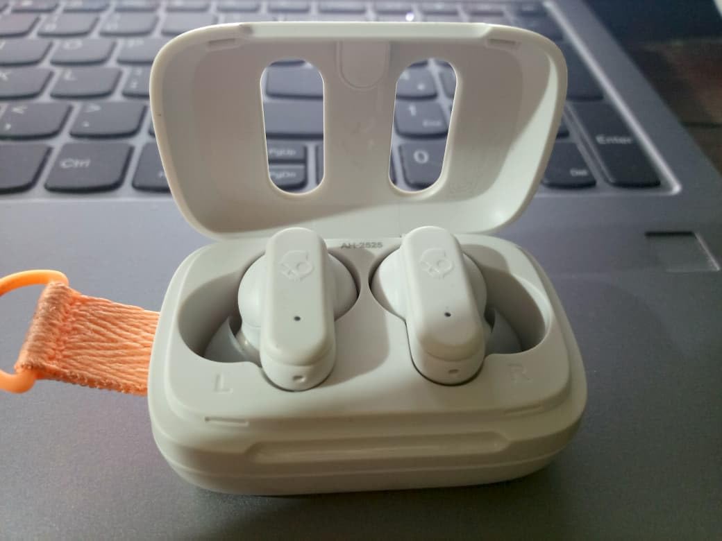 Skullcandy Dime 3 Wireless Earbuds, Bluetooth Headphones, Noise Isolating Fit, Up to 20 Hours Battery, Microphone for iPhone Android, Easy Carry with Integrated Lanyard - True Black Customer Review Skullcandy Dime 3 Wireless Earbuds, Bluetooth Headphones, Noise Isolating Fit, Up to 20 Hours Battery, Microphone for iPhone Android, Easy Carry with Integrated Lanyard - True Black - Customer Photo 2