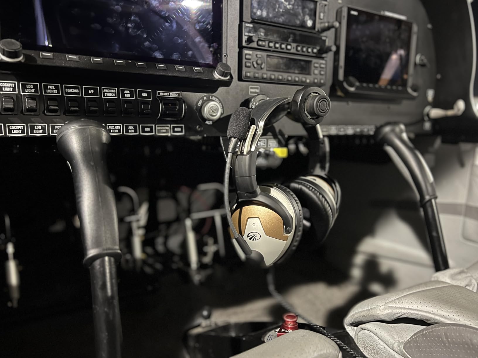 LIGHTSPEED Delta Zulu™ ANR Aviation Headset - Premium Noise Canceling Bluetooth Headset for Pilots with Built-in Carbon Monoxide Monitoring and Personalized EQ (GA Dual Plugs) Customer Review LIGHTSPEED Delta Zulu™ ANR Aviation Headset - Premium Noise Canceling Bluetooth Headset for Pilots with Built-in Carbon Monoxide Monitoring and Personalized EQ (GA Dual Plugs) - Customer Photo 2