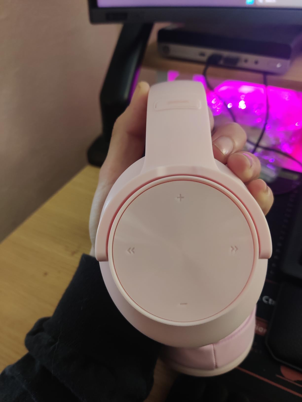 Picun B8 Bluetooth Over Ear Headphones, 120H Playtime with 3 EQ Modes, Low Latency, Hands-Free Calls, Deep Bass for Travel, Home, Office & PC (Cyan) Customer Review Picun B8 Bluetooth Over Ear Headphones, 120H Playtime with 3 EQ Modes, Low Latency, Hands-Free Calls, Deep Bass for Travel, Home, Office & PC (Cyan) - Customer Photo 2