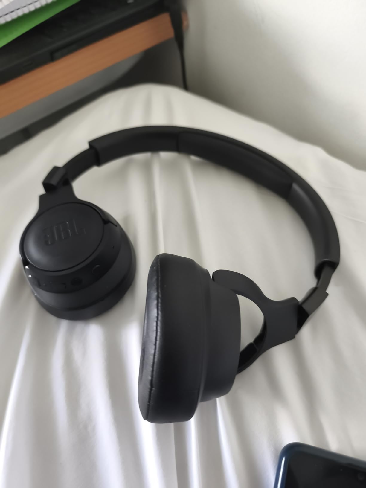 JBL Tune 720BT - Wireless Over-Ear Headphones with JBL Pure Bass Sound, Bluetooth 5.3, Up to 76H Battery Life and Speed Charge, Lightweight, Comfortable and Foldable Design (Black) - Customer Photo 1