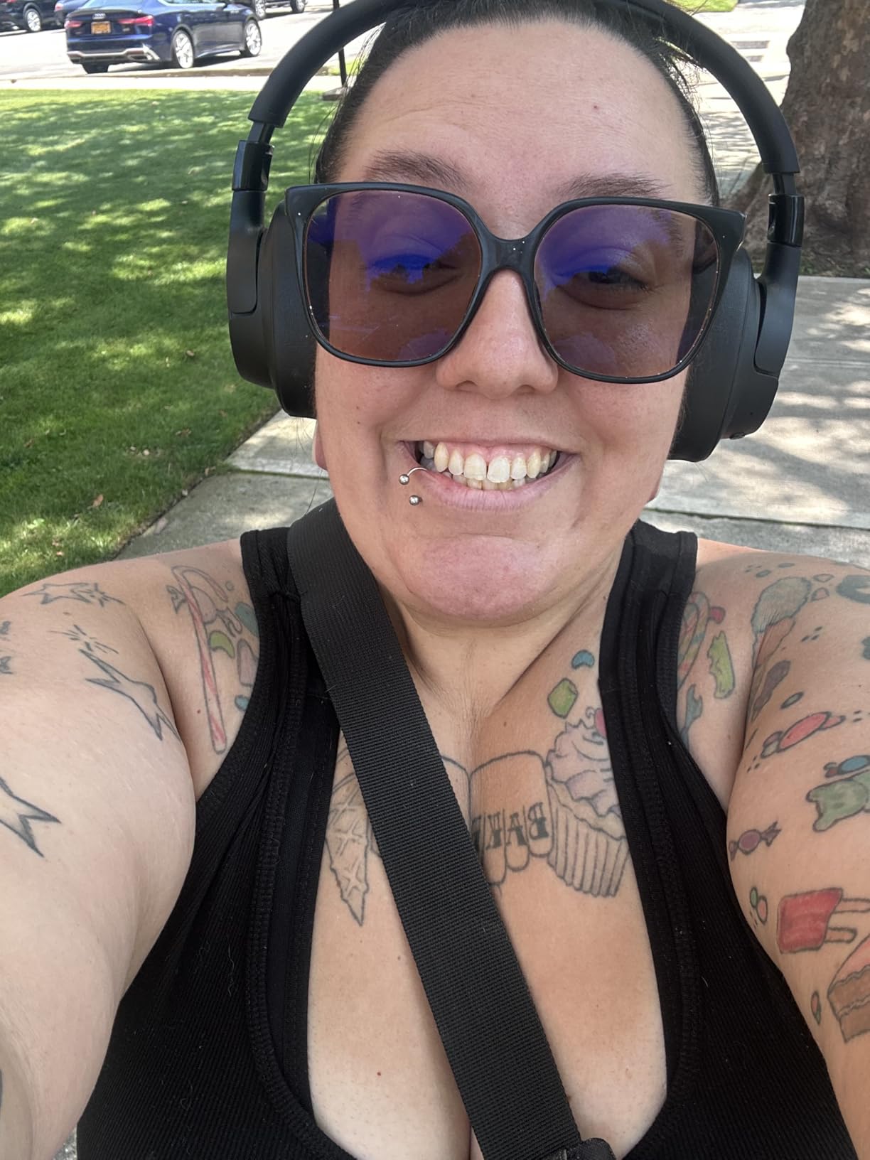 JBL Tune 720BT - Wireless Over-Ear Headphones with JBL Pure Bass Sound, Bluetooth 5.3, Up to 76H Battery Life and Speed Charge, Lightweight, Comfortable and Foldable Design (Black) (Renewed) - Customer Photo 1