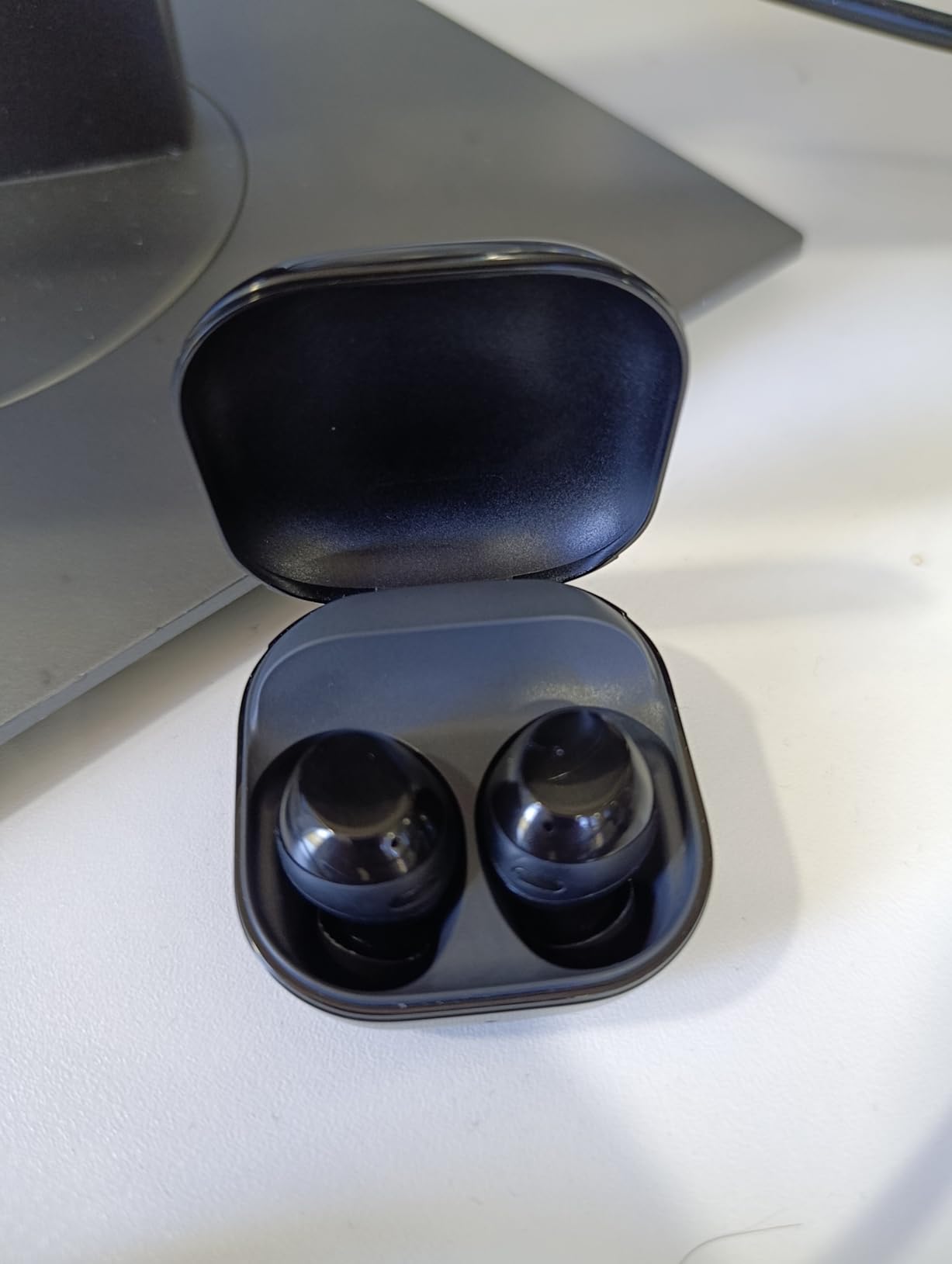 Samsung Galaxy Buds Core SM-R410 (2025) | Latin American Stock | Bluetooth 5.4 | Active Noise Cancelation | up to 35h Continuous Music Playblack - (White) - Customer Photo 1
