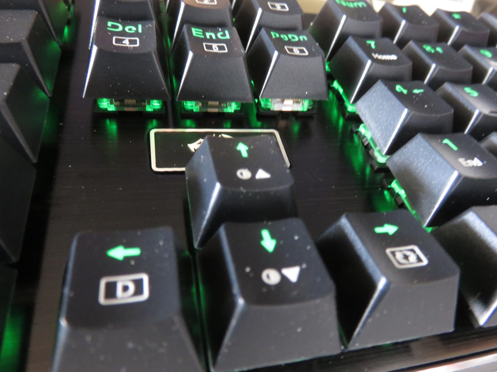 Redragon K556 RGB LED Backlit Wired Mechanical Gaming Keyboard, 104 Keys Hot-Swap Mechanical Keyboard w/Aluminum Base, Upgraded Socket and Noise Absorbing Foams, Soft Tactile Brown Switch customer photo 1