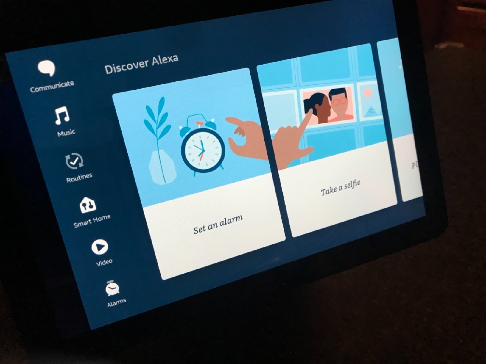 Amazon Echo Show 10 (newest model), HD smart display with premium sound, motion and Alexa, Charcoal customer photo 1