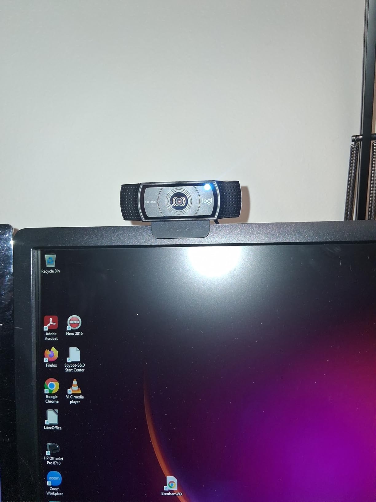 Logitech C920x HD Pro PC Webcam, Full HD 1080p/30fps Video, Clear Audio, HD Light Correction, Works with Microsoft Teams, Google Meet, Zoom, Nintendo Switch 2's new GameChat Mode, Mac/Tablet- Black customer photo 2