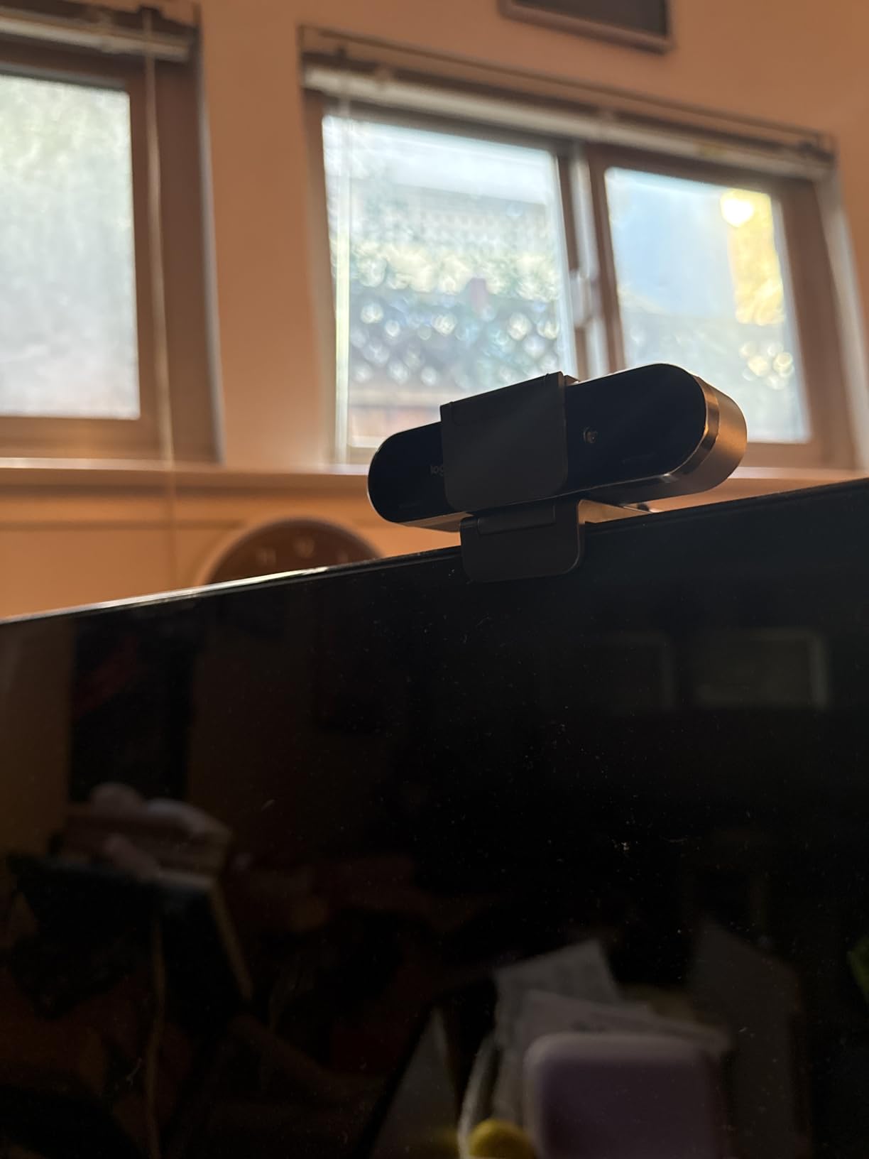 Logitech Brio 4K Webcam, Video Calling, Noise-Cancelling mic, HD Auto Light Correction, Wide Field of View, Windows Hello Works with Microsoft Teams, Zoom, Google Meet, PC/Mac/Laptop/MacBook/Tablet customer photo 1