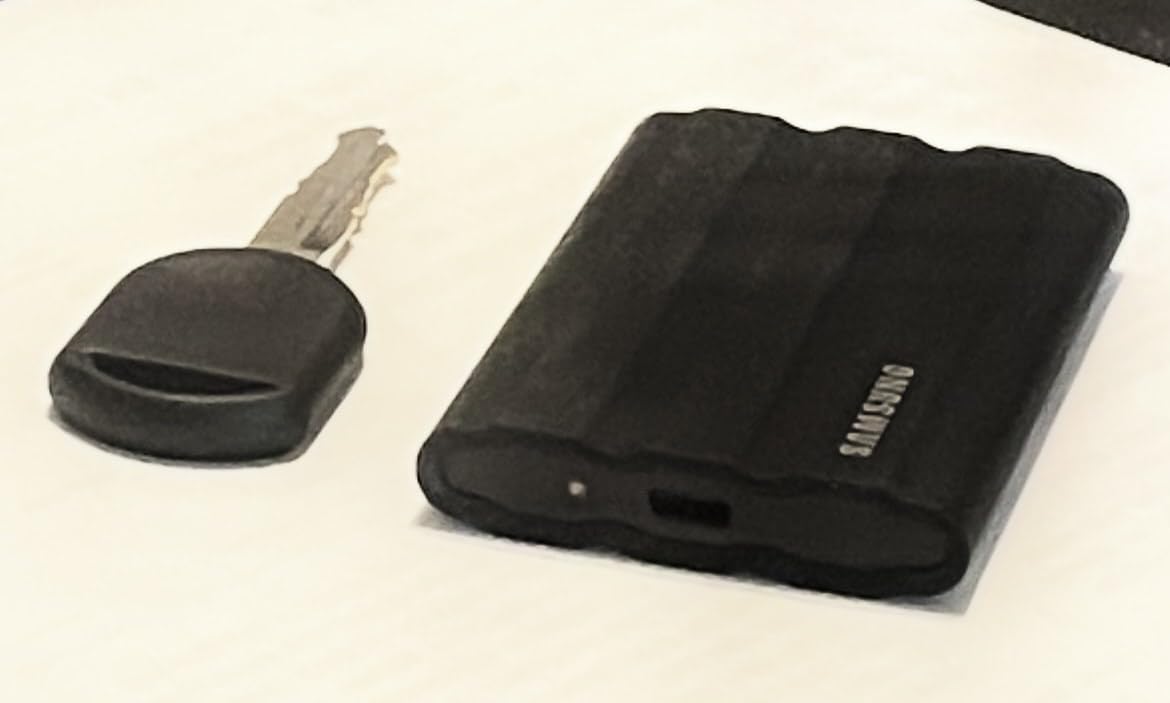 Samsung T7 Shield 2TB, Portable SSD, up-to 1050MB/s, USB 3.2 Gen2, Rugged, IP65 Water & Dust Resistant customer photo 2