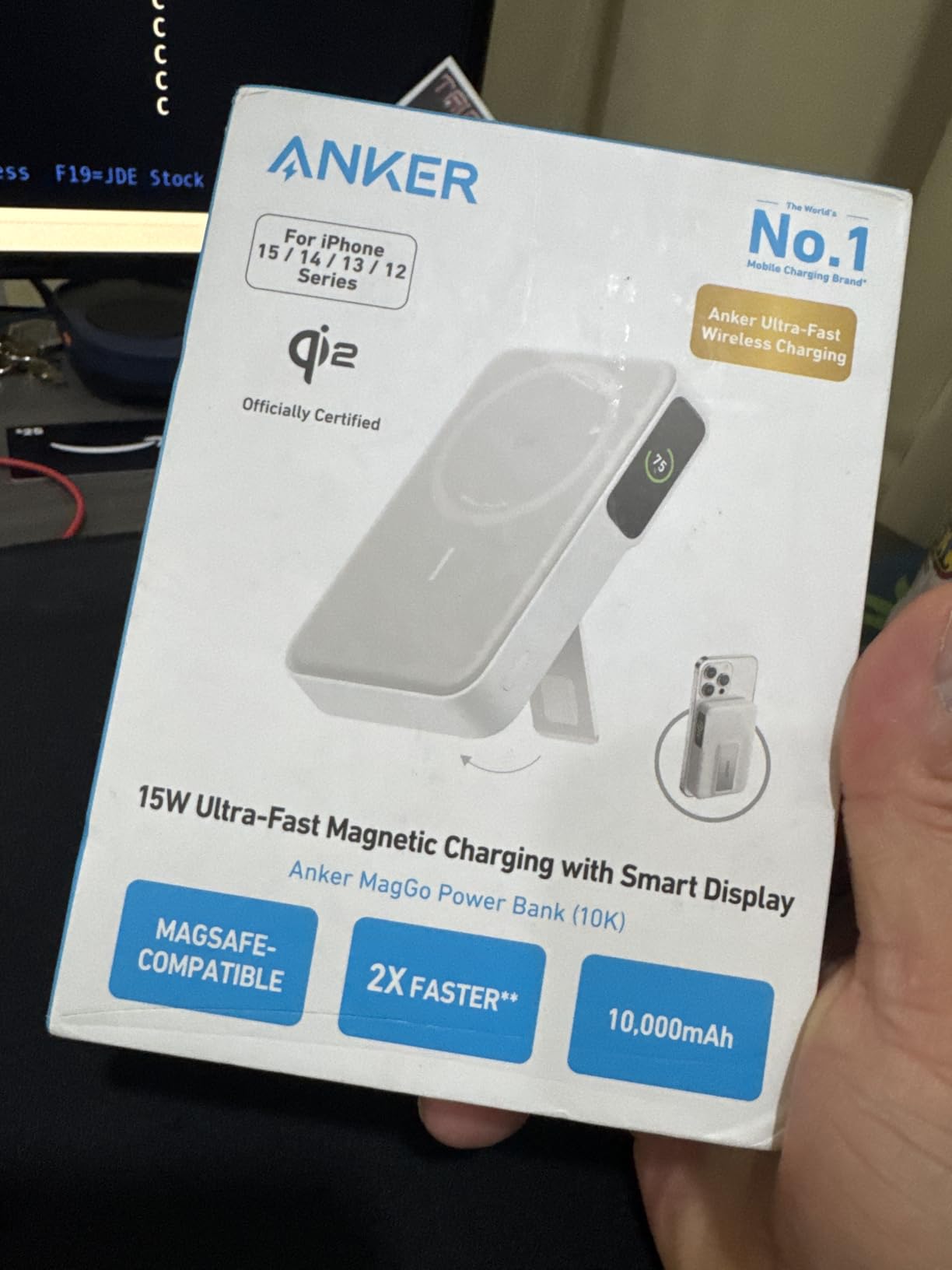 Anker MagGo Power Bank, Qi2 Certified 15W Ultra-Fast MagSafe-Compatible Portable Charger, 10,000mAh Battery Pack with Smart Display and Foldable Stand, For iPhone 15/14/13/12 Only(USB-C Cable Include) customer photo 1