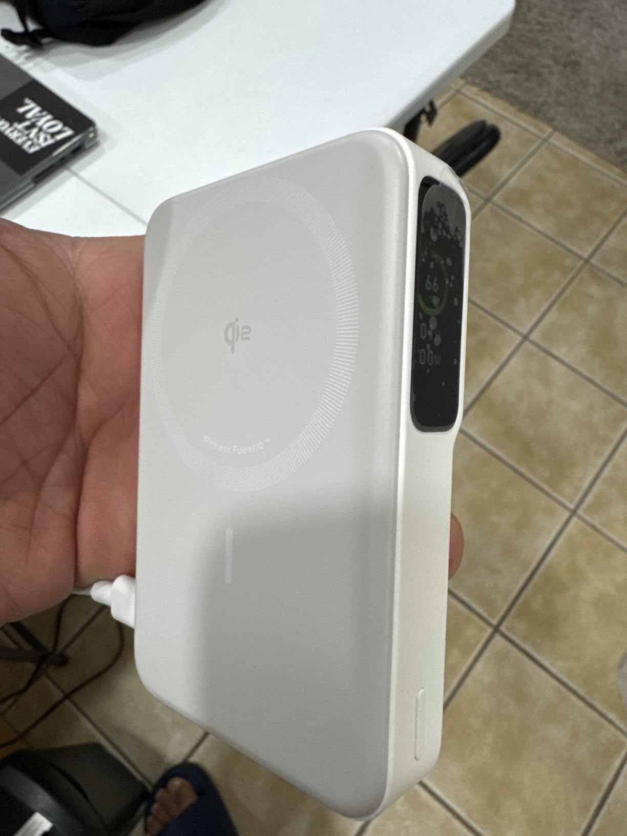 Anker MagGo Power Bank, Qi2 Certified 15W Ultra-Fast MagSafe-Compatible Portable Charger, 10,000mAh Battery Pack with Smart Display and Foldable Stand, For iPhone 15/14/13/12 Only(USB-C Cable Include) customer photo 2