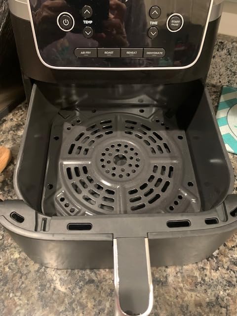 Ninja Air Fryer 4-in-1 Pro Air Fry, Roast, Reheat, Dehydrate | 5QT Capacity fits up to 4lbs of French Fries | 400F Max Temp | Nonstick Basket & Crisper Plate | 120V | Grey | AF141 customer photo 2