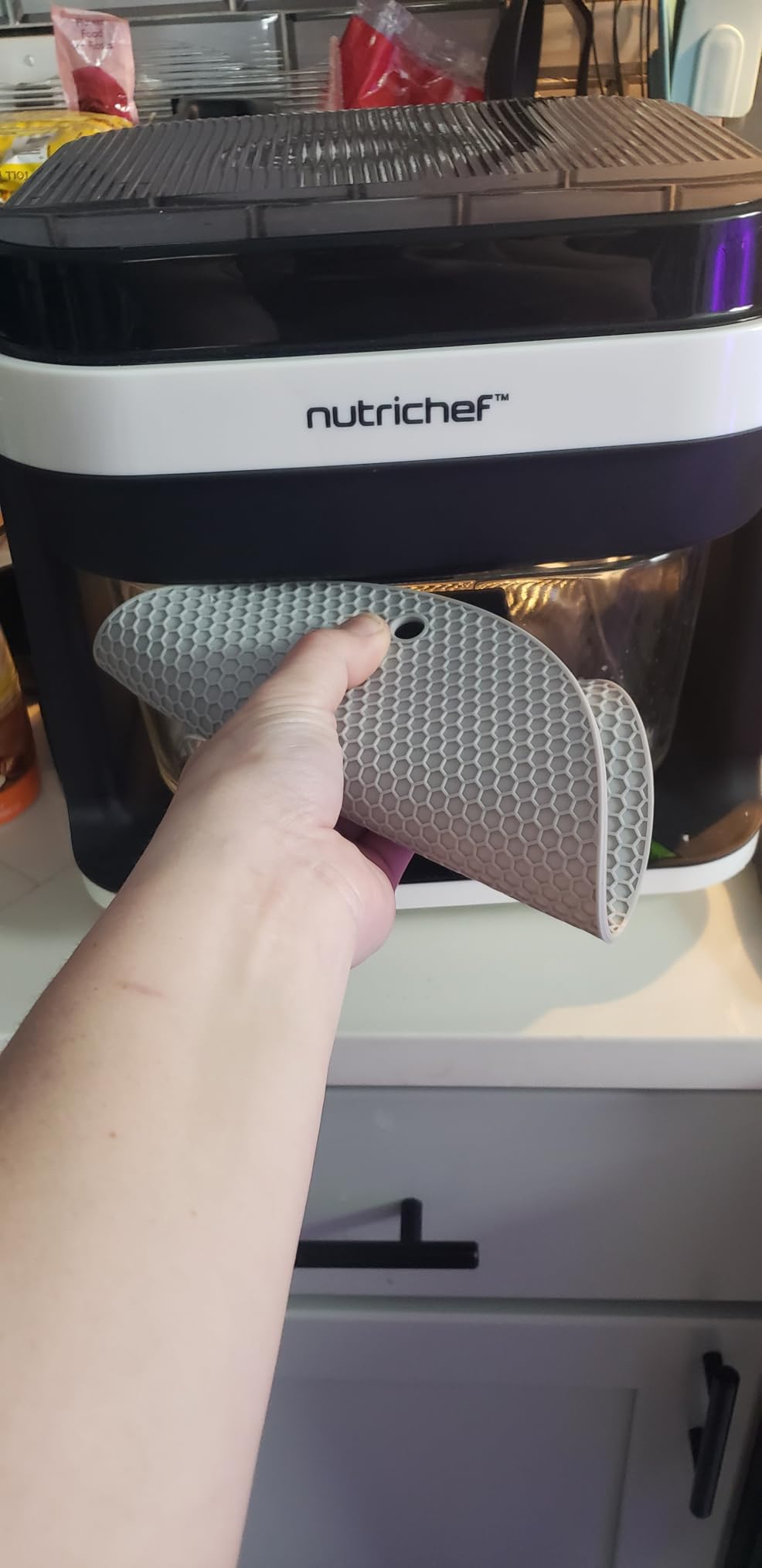 NutriChef 5.8 Quart Air Fryer | 8-1 Preset Cook Modes | Transparent Fry Bowl for Best Cooking Results | Cook Shrimp, Steak, Fries, Wings, Chicken & More | Precise Temperature Control & Time | Grey customer photo 1