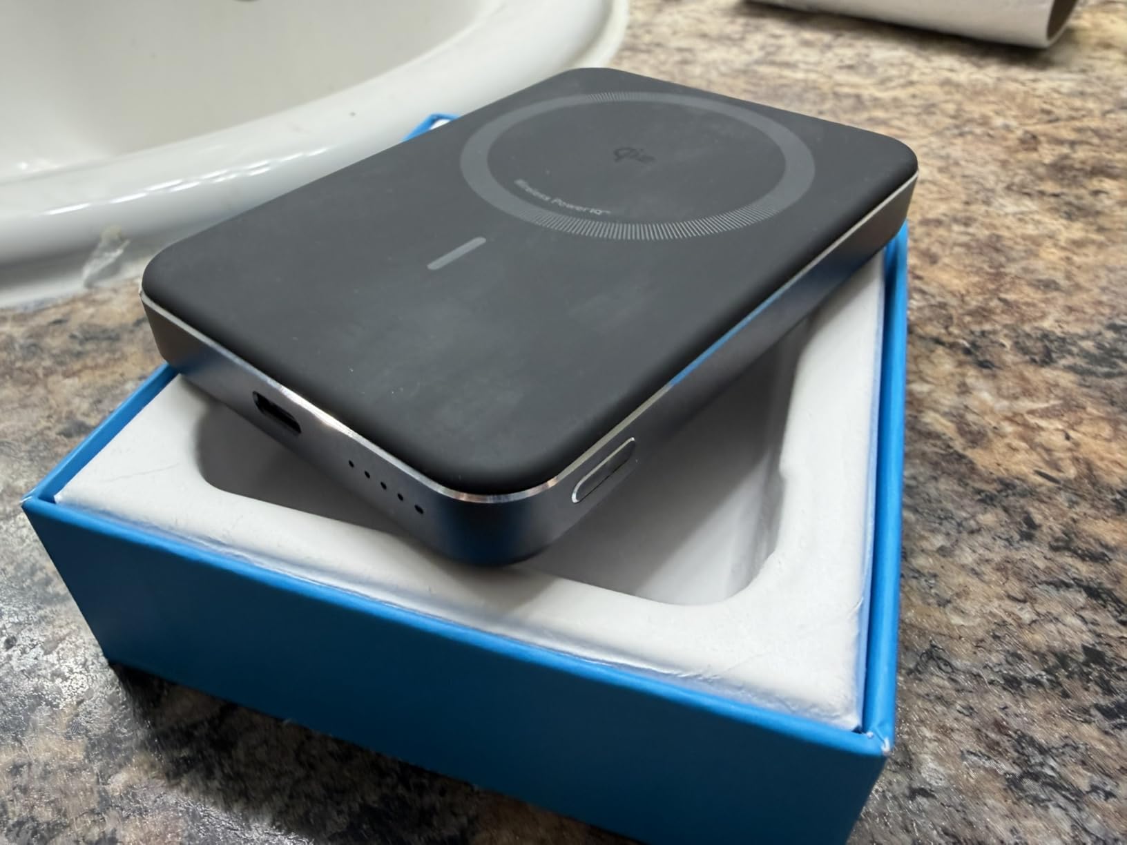 Anker MagGo Power Bank, Ultra-Slim 10,000mAh Magnetic Battery Pack, Qi2 Certified 15W Ultra-Fast MagSafe Compatible Portable Charger, Ergonomic Design, for iPhone17/16/15/14 Series Only customer photo 1