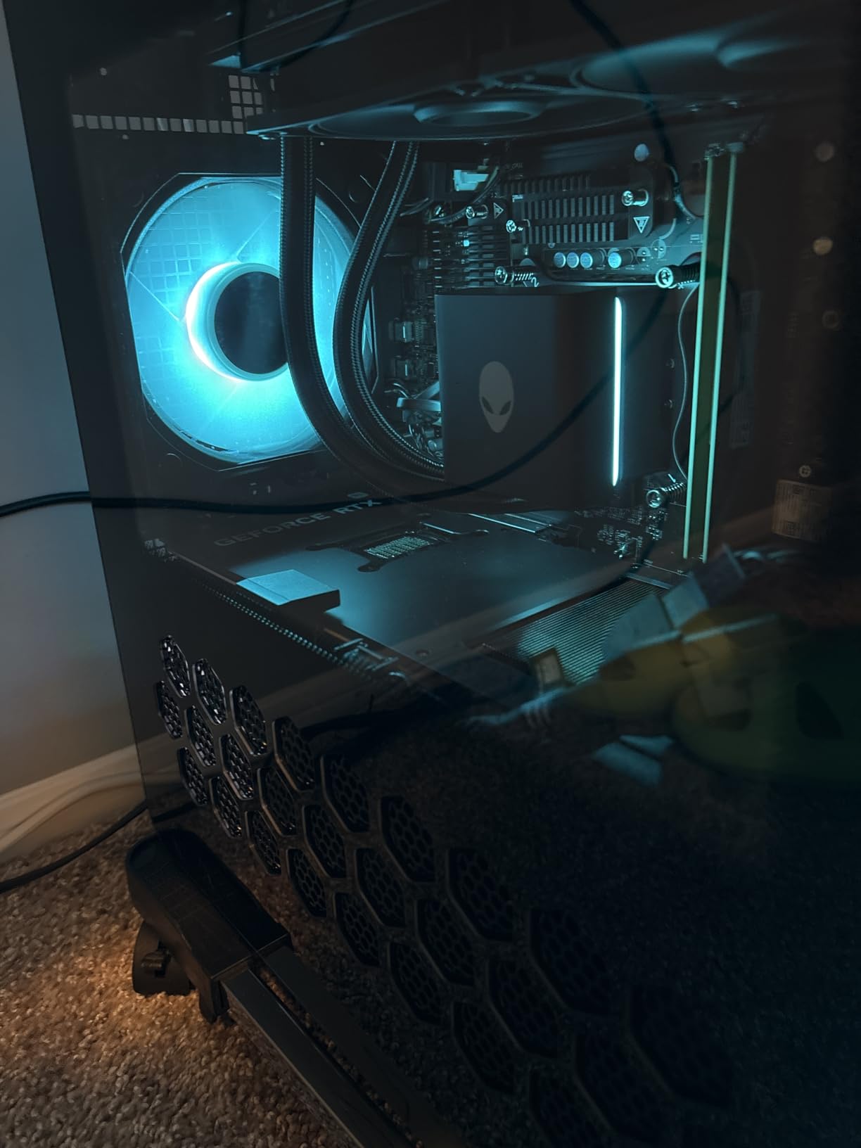 Alienware Aurora Gaming Desktop ACT1250 - Intel Core Ultra 9 285 Processor, Liquid Cooled, NVIDIA GeForce RTX 5080, 32GB DDR5 RAM, 1TB SSD, 1000W Platinum Rated PSU, Windows 11 Home - Clear Panel customer photo 2