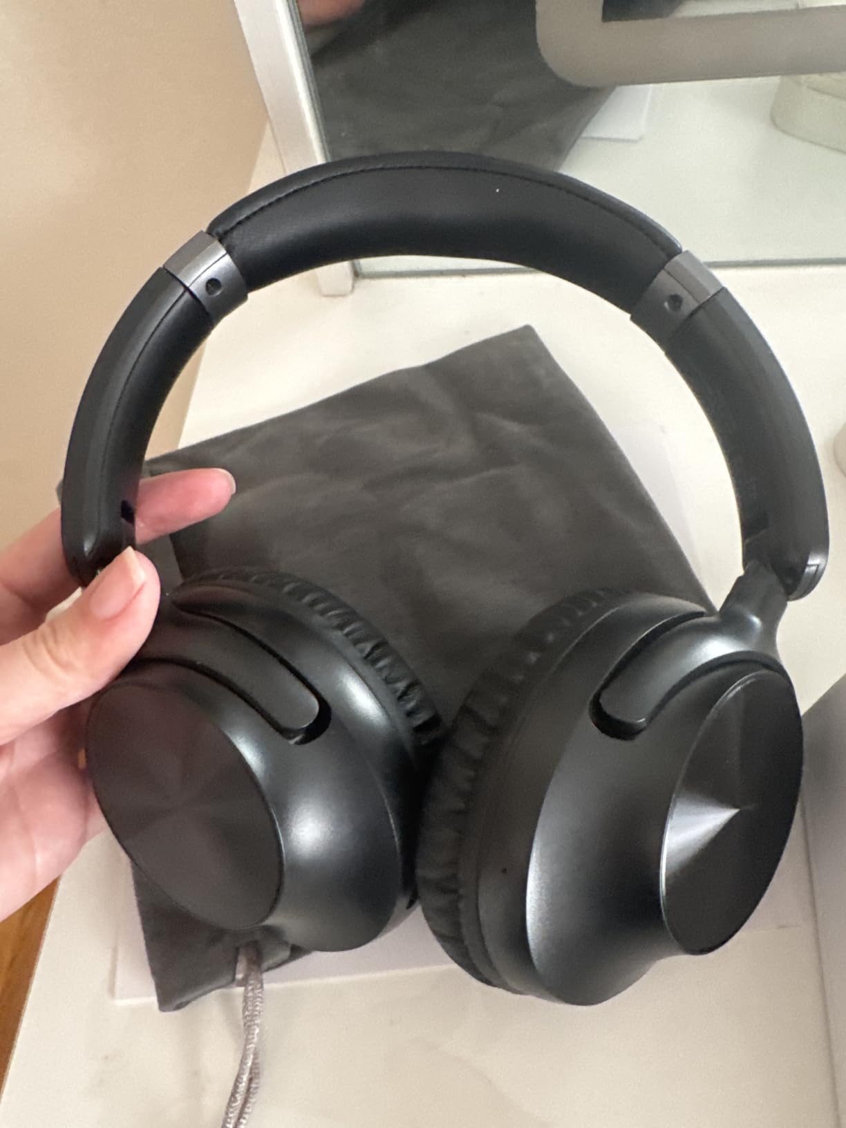TAGRY Hybrid Active Noise Cancelling Bluetooth Headphones 100H Playtime Wireless Over Ear Headphone with Fast Charging Hi-Res Audio customer photo 1