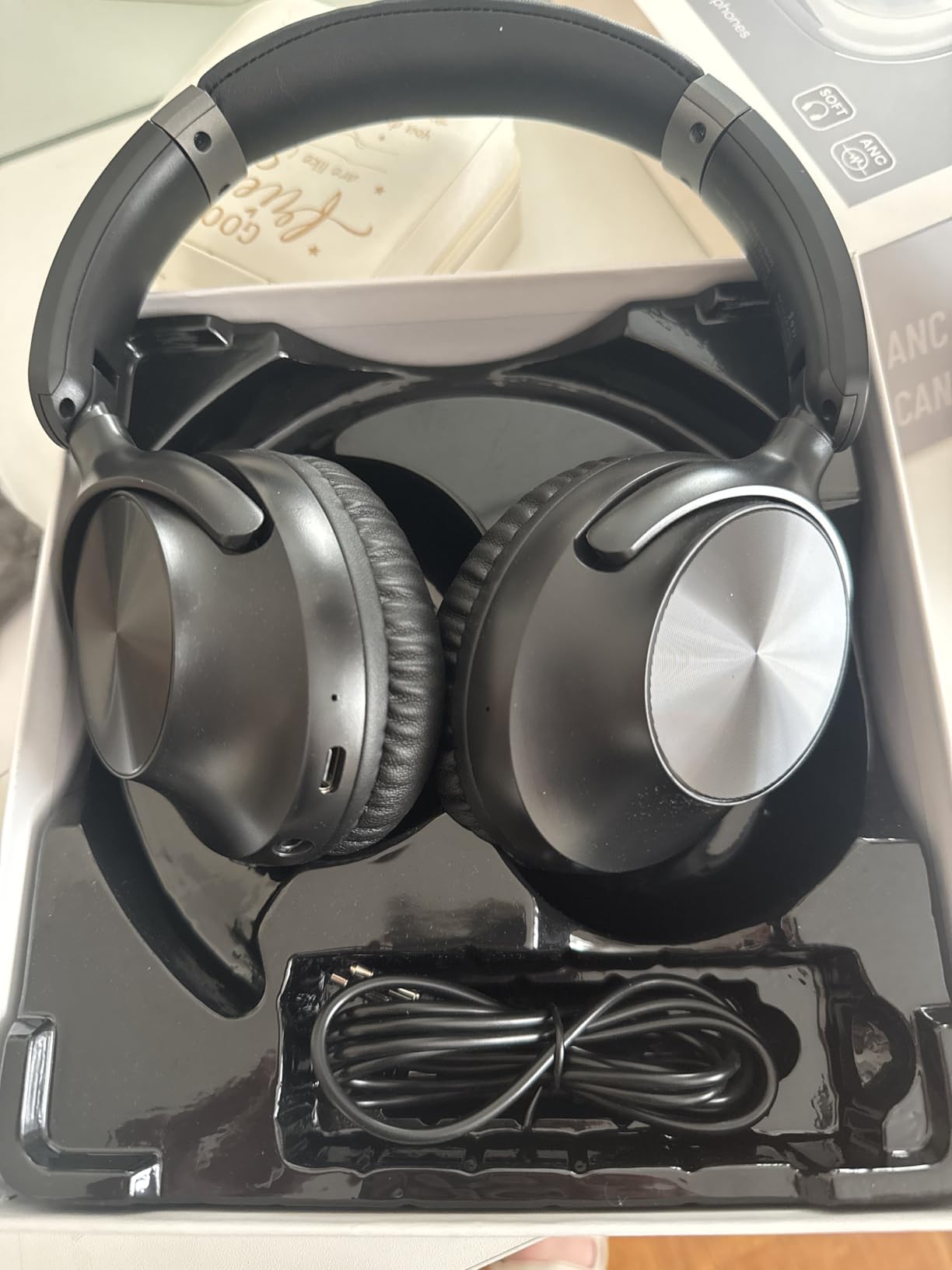 TAGRY Hybrid Active Noise Cancelling Bluetooth Headphones 100H Playtime Wireless Over Ear Headphone with Fast Charging Hi-Res Audio customer photo 2