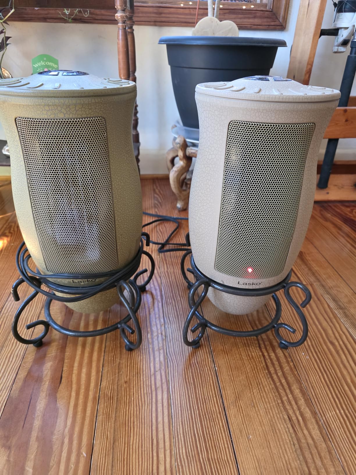 Lasko Oscillating Designer Ceramic Tower Space Heater for Home with Adjustable Thermostat, Timer and Remote Control, 16 Inches, 1500W, 6435 customer photo 1