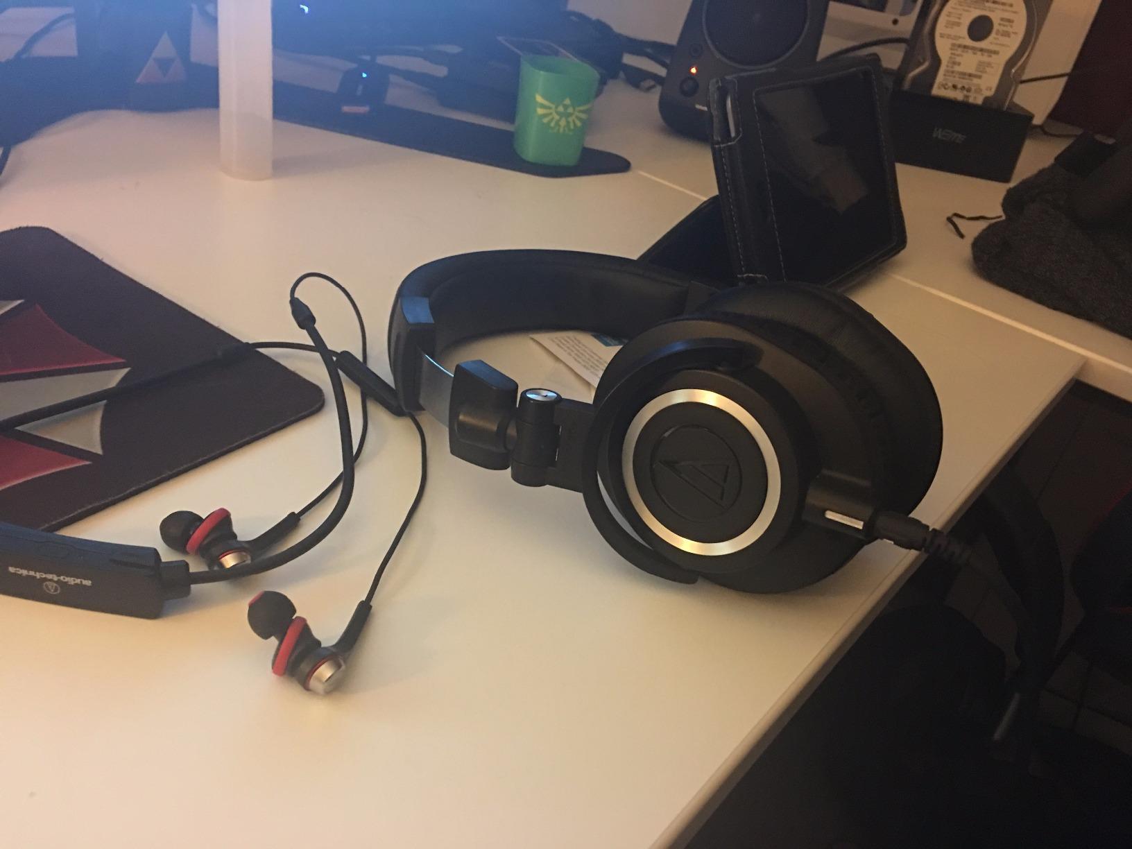 Audio-Technica ATH-M50X Professional Studio Monitor Headphones, Black, Professional Grade, Critically Acclaimed, with Detachable Cable customer photo 2
