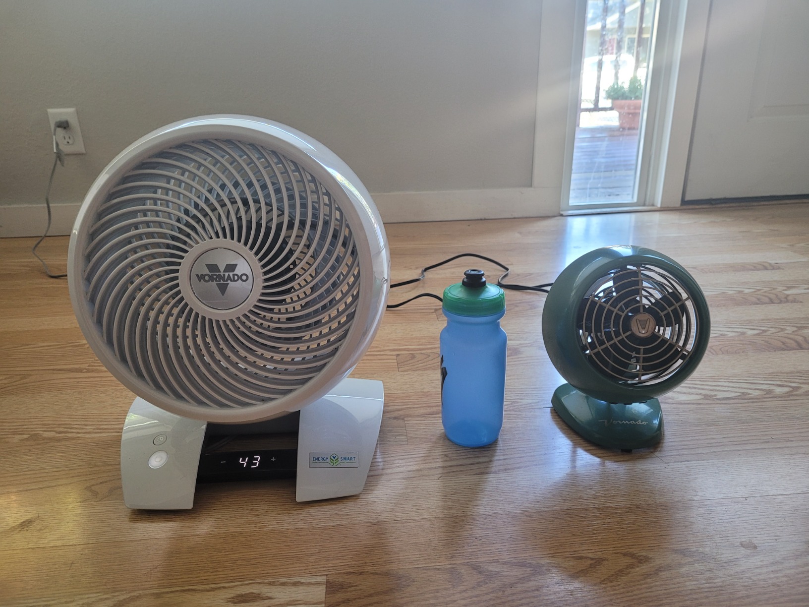 Vornado 6303DC Energy Smart Medium Air Circulator Fan with Variable Speed Control, White customer photo 1