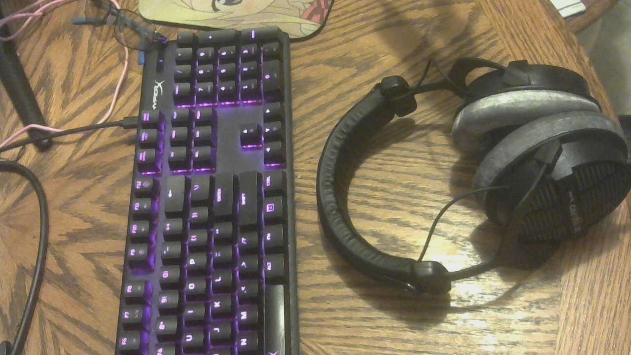 beyerdynamic DT 990 PRO, 80 Ohm, Open Back, Over Ear, Wired Professional Studio Headphones, Gaming, Podcast, Audiophile, Mixing, 3m Straight Cable, Black with Limited Edition Black Velour Ear Pads customer photo 1