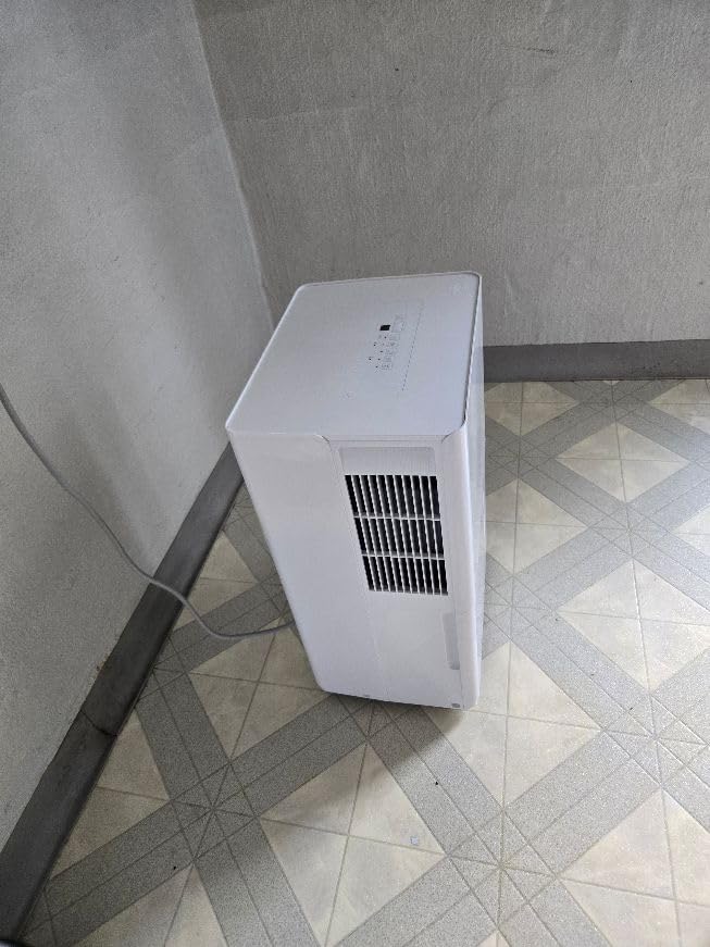 Amazon Basics 50-Pint Large Dehumidifier with Humidity Control, Timer, Auto-Defrost, Overflow Protection, Energy Star Certified, Washable Filter for Rooms up to 4000 SFT, White customer photo 1