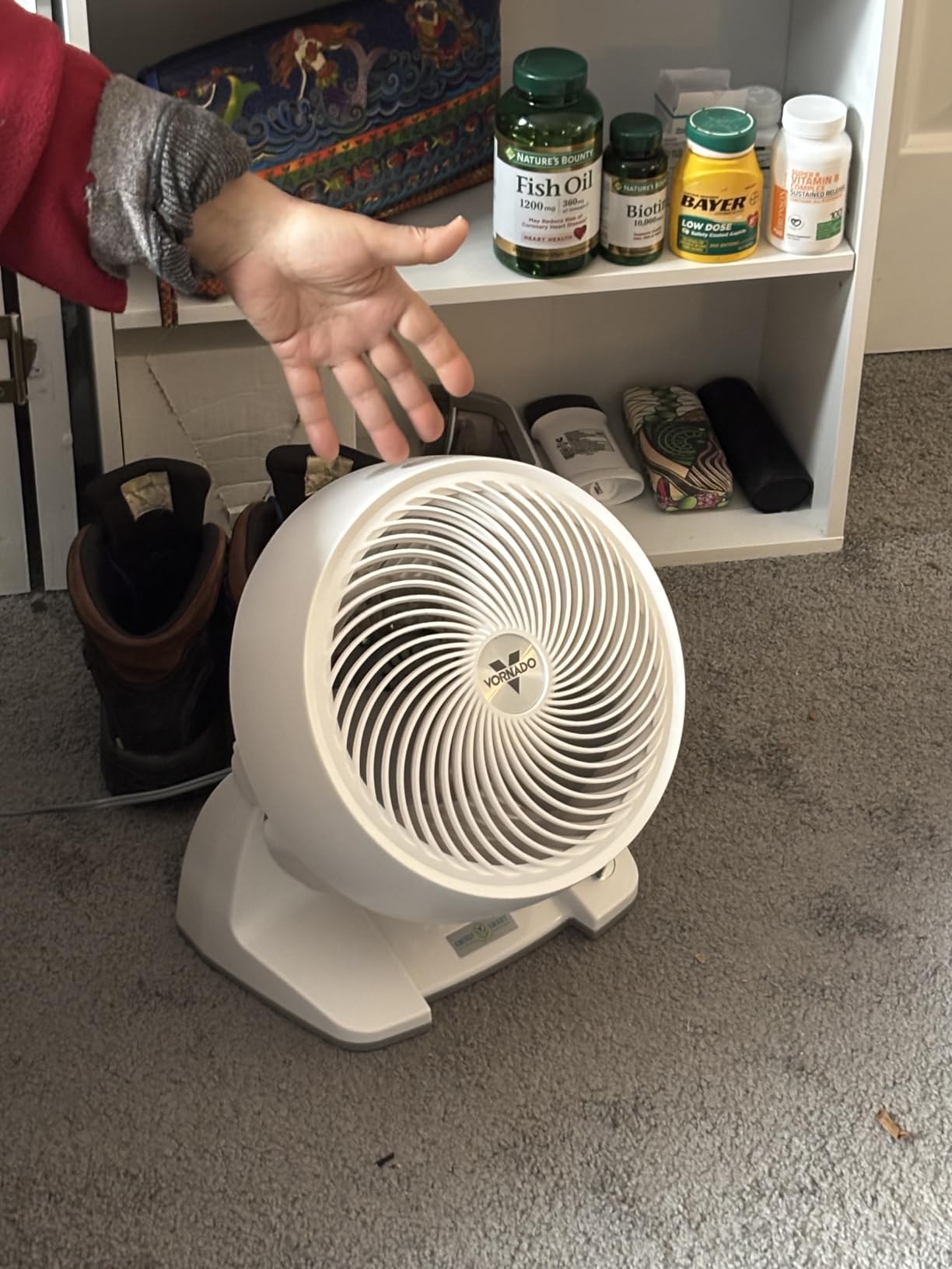 Vornado 133DC Energy Smart Compact Air Circulator with Variable Speed Control, DC Motor, Adjustable Tilt, Quiet Operation for Bedroom, Office, and Home Use, White customer photo 1