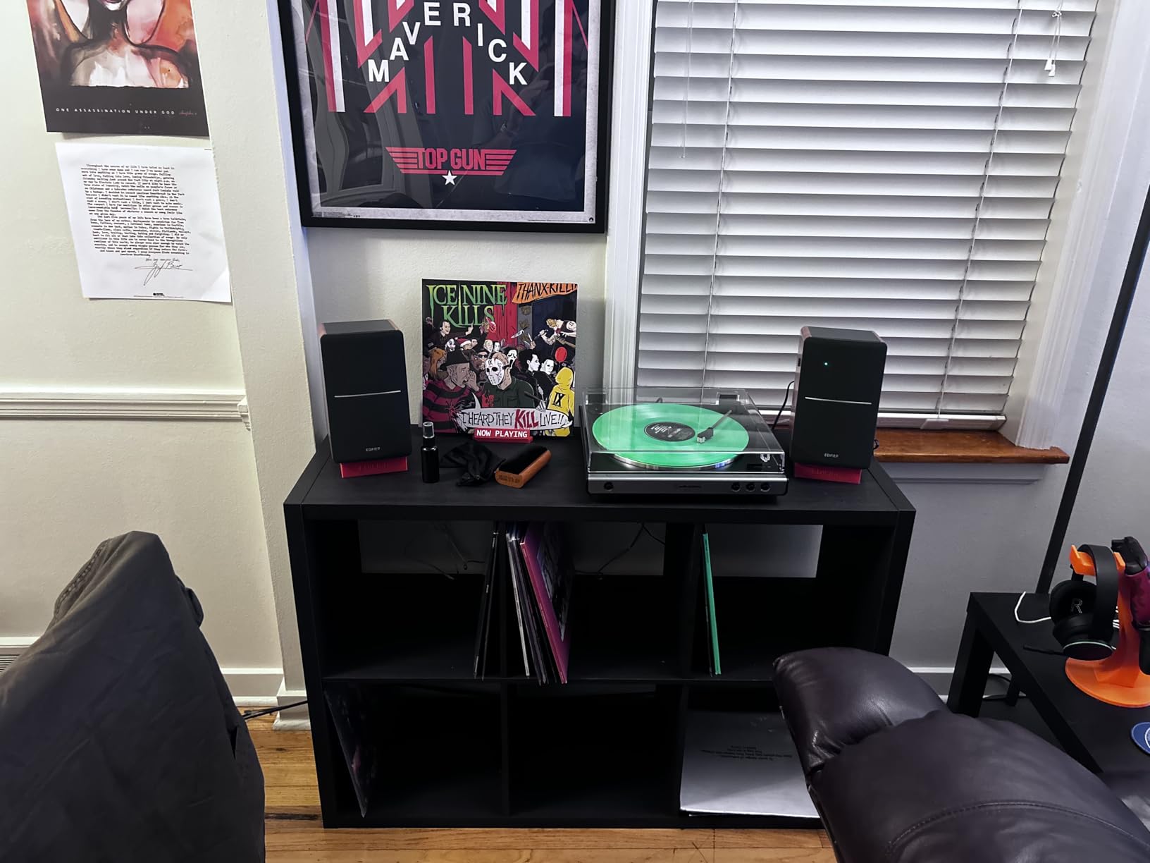 Edifier R1280Ts Powered Bookshelf Speakers - 2.0 Stereo Active Near Field Monitors - Studio Monitor Speaker - 42 Watts RMS with Subwoofer Line Out - Wooden Enclosure customer photo 1
