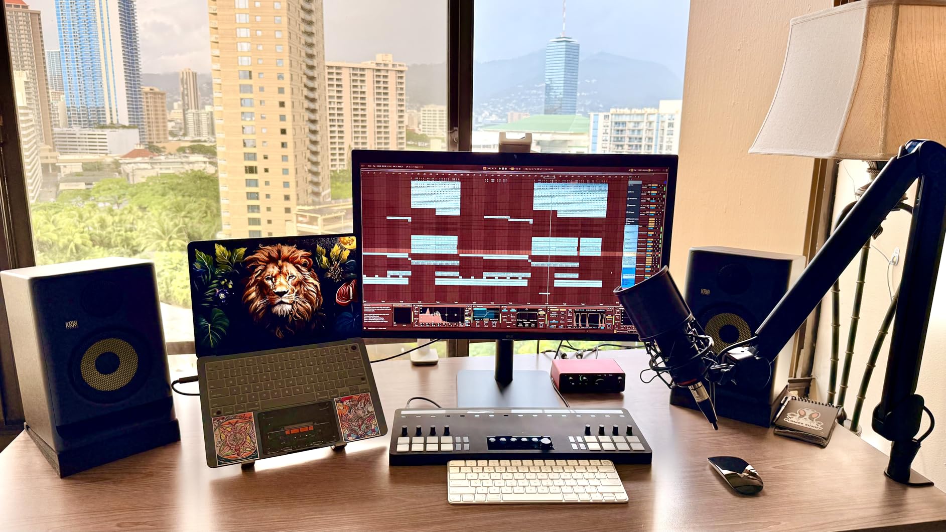 Elgato Wave Mic Arm - Premium Broadcasting Boom Arm with Cable Management Channels, Desk Clamp customer photo 1