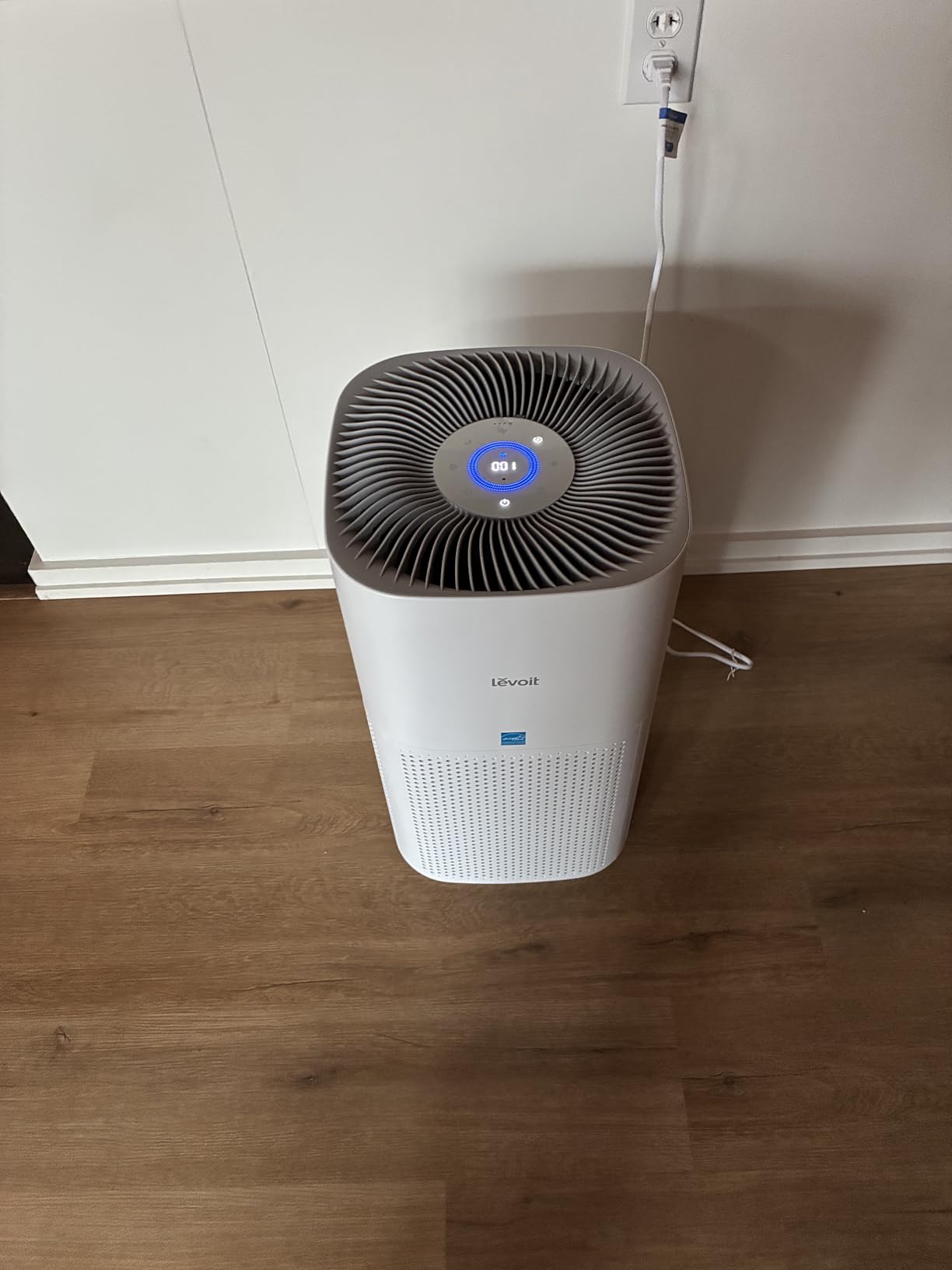 LEVOIT Air Purifiers for Home Large Room Up to 2933 Ft² With HEPA Sleep Mode, AHAM VERIFIDE, Smart WIFI, PM2.5 Monitor, 3-in-1 Filter For Smoke, Pet Allergies, Dust, Alexa Control, Core 600S-P, White customer photo 1