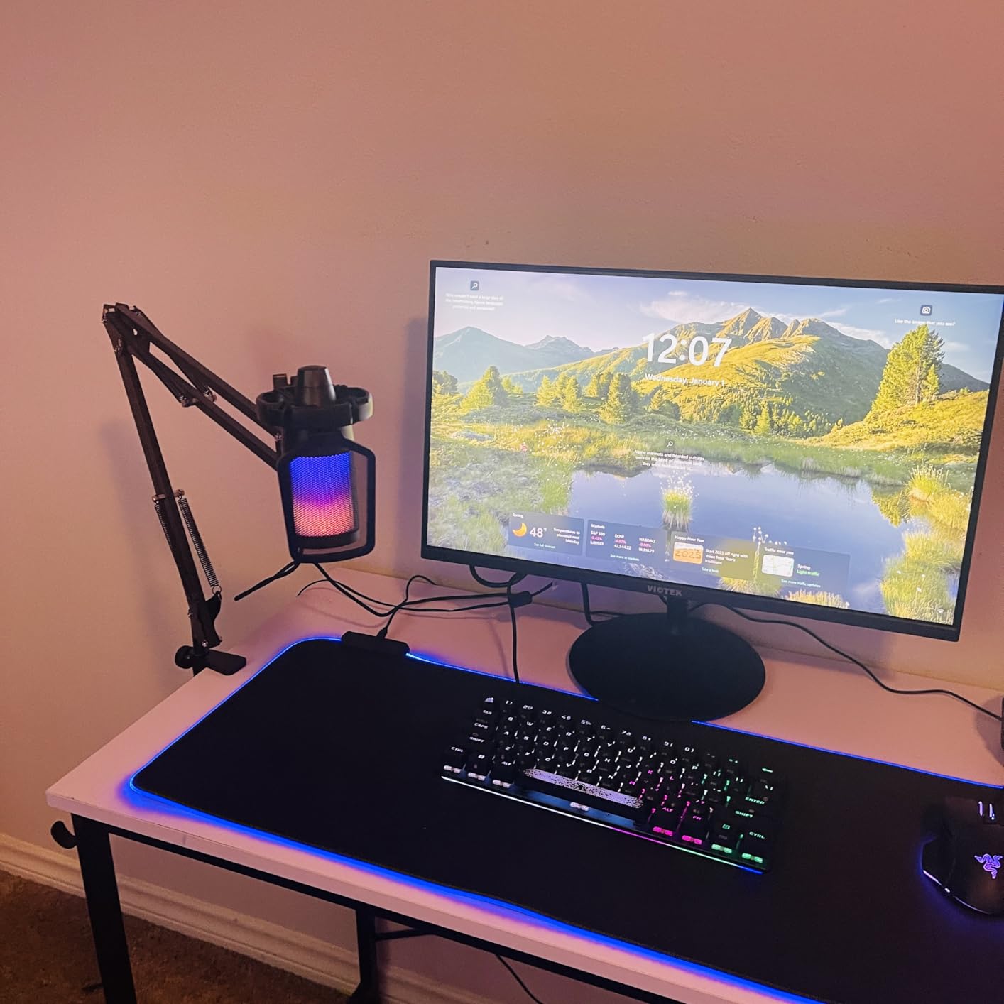 FIFINE Gaming PC USB Microphone, Podcast Condenser Mic with Boom Arm, Pop Filter, Mute Button for Streaming, Twitch, Online Chat, RGB Computer Mic for PS4/5 PC Gamer Youtuber-AmpliGame A6T customer photo 2