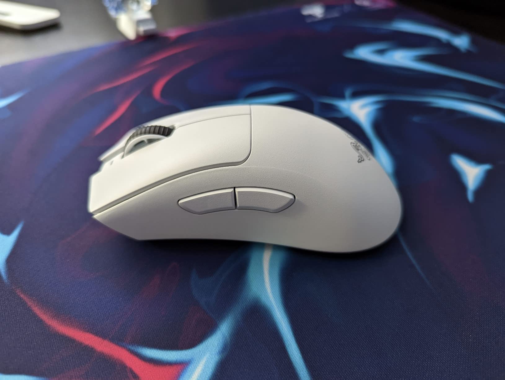 Razer DeathAdder V3 Pro Gaming Mouse: 63g Ultra Lightweight - Focus Pro 30K Optical Sensor - Fast Optical Switches Gen-3 - HyperSpeed Wireless - 5 Programmable Buttons - 90 Hr Battery - Black customer photo 2
