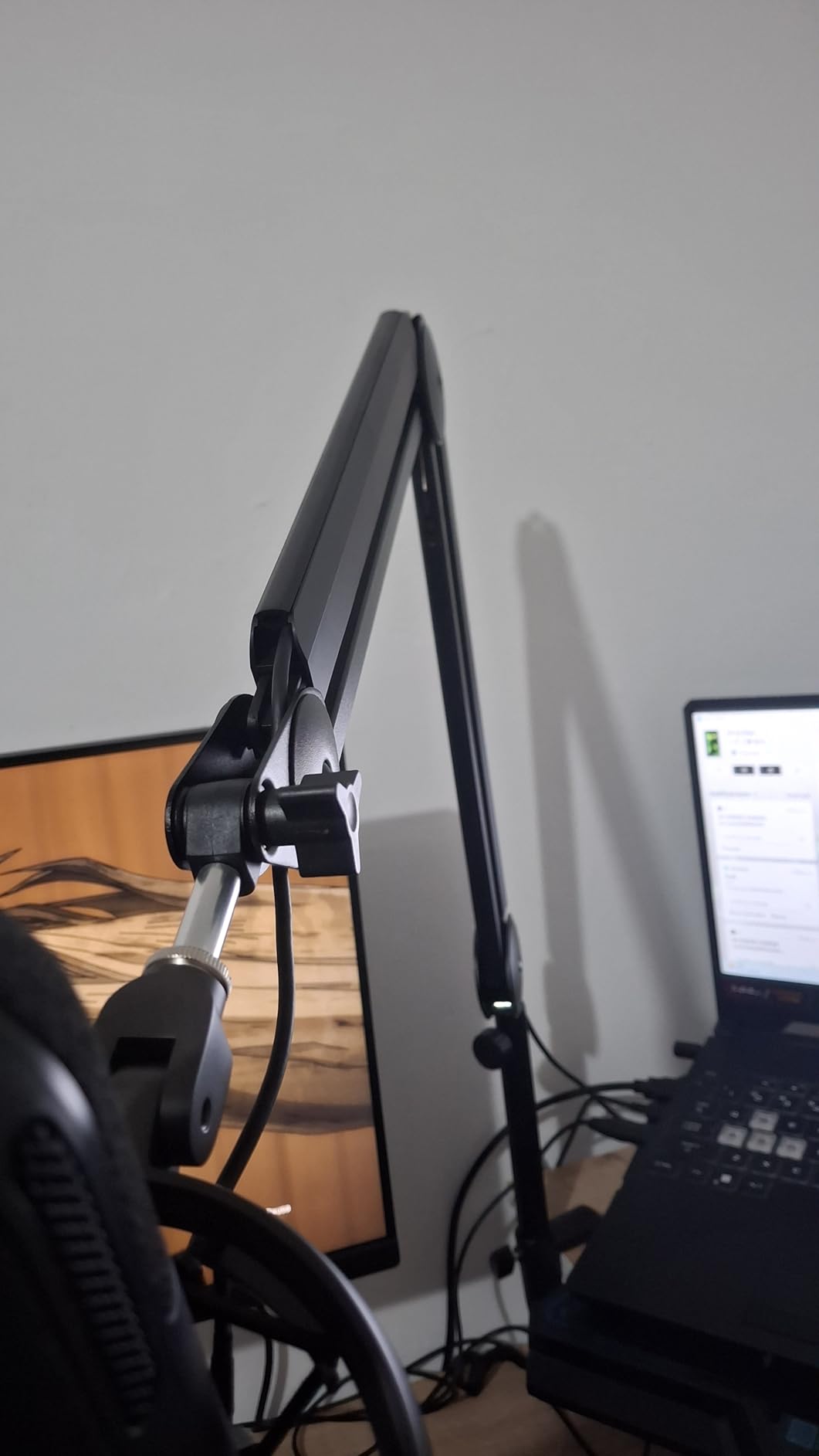 InnoGear Mic Boom Arm Microphone Stand Cable Management for Blue Yeti, Shure SM7B, MV7 customer photo 1