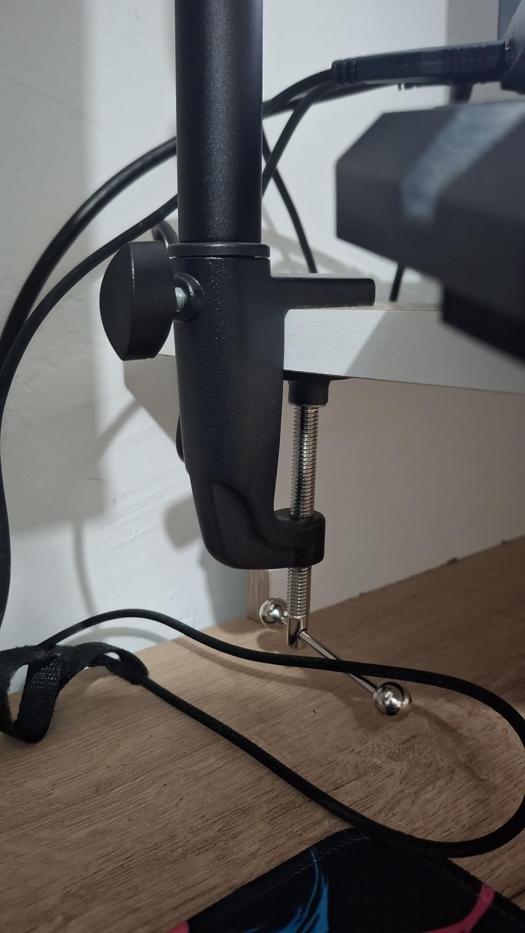 InnoGear Mic Boom Arm Microphone Stand Cable Management for Blue Yeti, Shure SM7B, MV7 customer photo 2