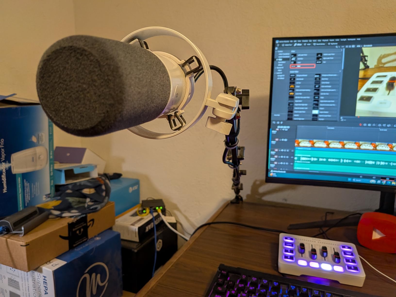 FIFINE Gaming Audio Mixer, Streaming RGB PC Mixer with XLR Microphone Interface, Individual Control, Volume Fader, Mute Button, 48V Phantom Power, for Podcast/Recording/Vocal/Game Voice-AmpliGame SC3 customer photo 2
