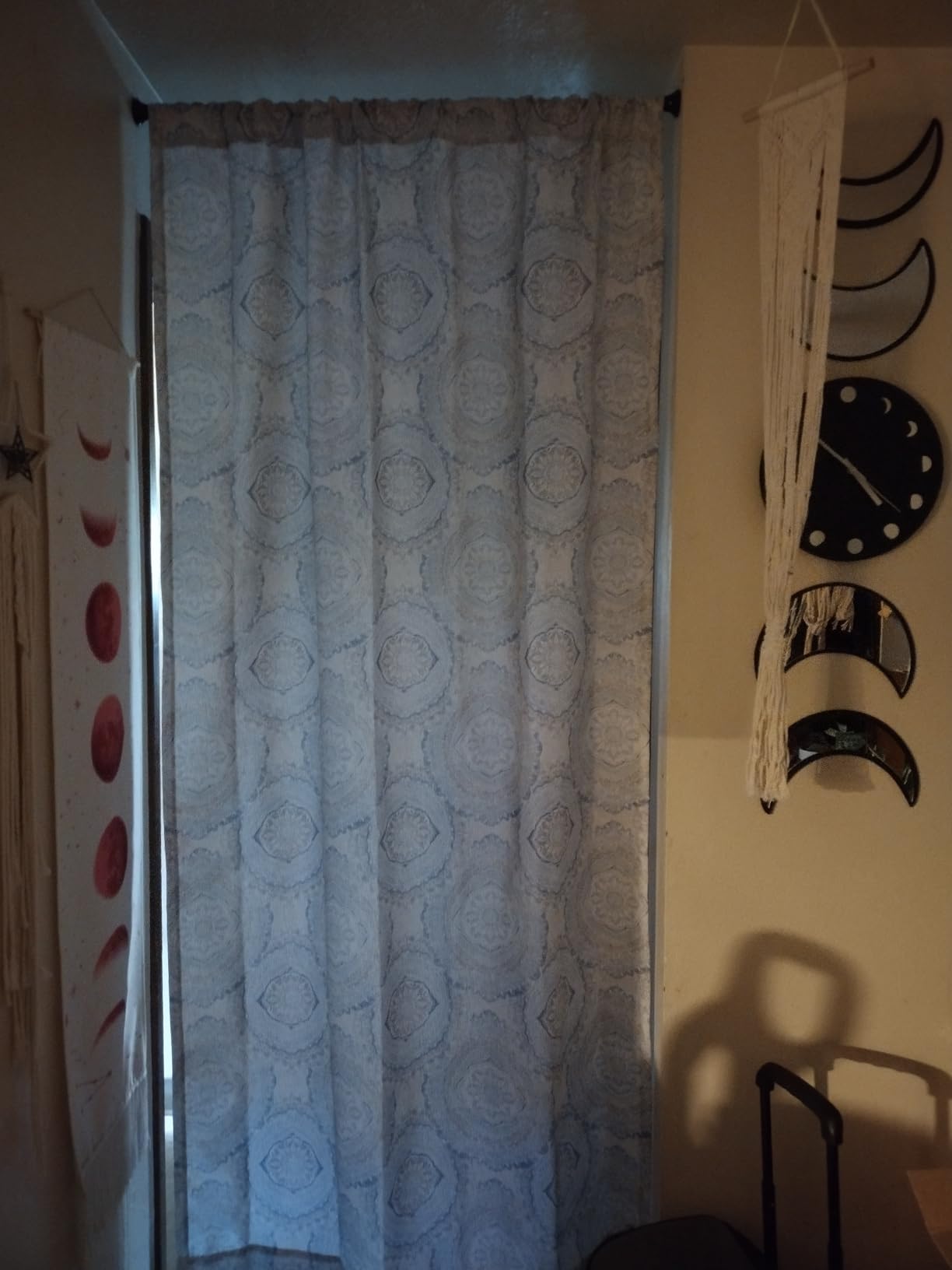 Frigidaire 10,000 BTU Window Air Conditioner with Remote Control, Cools Up to 450 Sq. Ft., Quiet Operation, Eco Mode, 3 Fan Speeds, Auto Restart, White customer photo 1