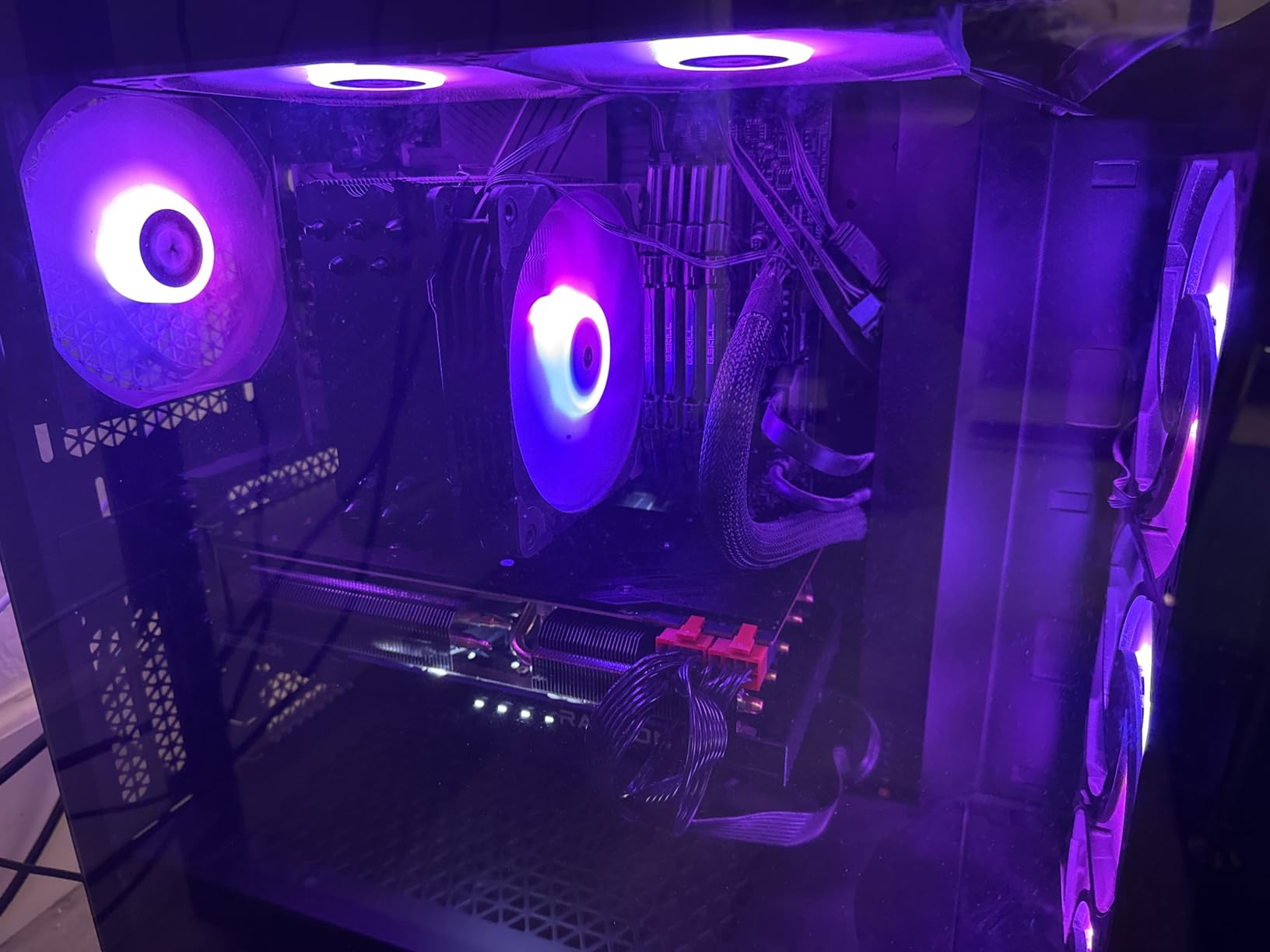 ASRock AMD Radeon RX 7700 XT Challenger 12GB GDDR6 192-bit 0dB Silent Cooling Graphics Card customer photo 1