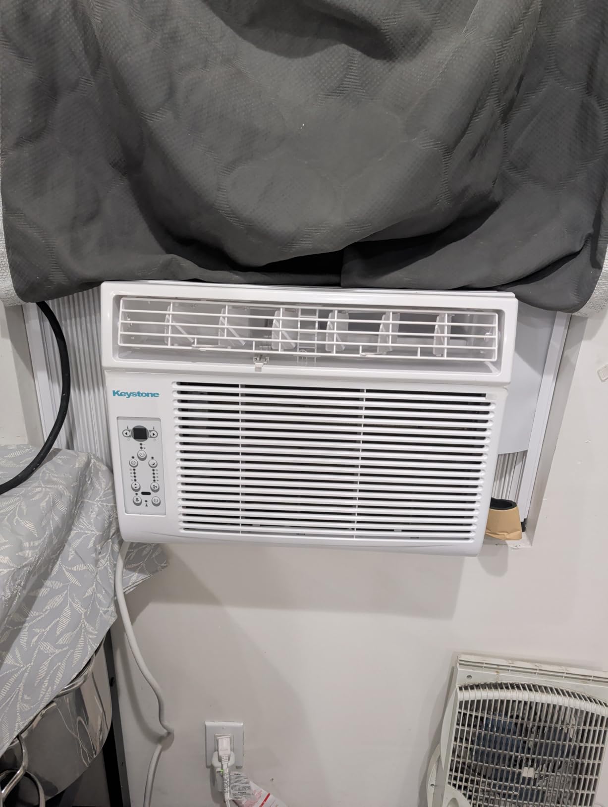 Keystone 14,000 BTU Window Air Conditioner and Dehumidifier, Window Unit Air Conditioners for Apartment, Living Room, Garage, and Medium to Large Rooms up to 650 Sq.Ft., Window AC Unit with Remote customer photo 1