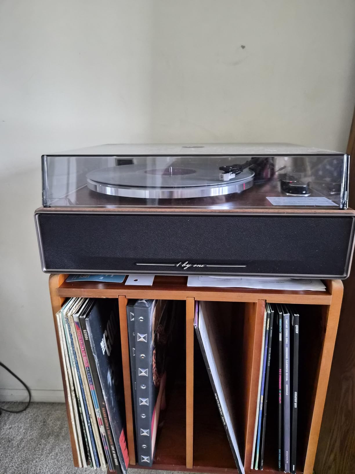 1 by ONE Vinyl Record Player with Bluetooth Input, All-in-One Turntable with Built-in Speakers, Phono Preamp, AT-3600L Cartridge, Belt Drive 33/45 RPM customer photo 2