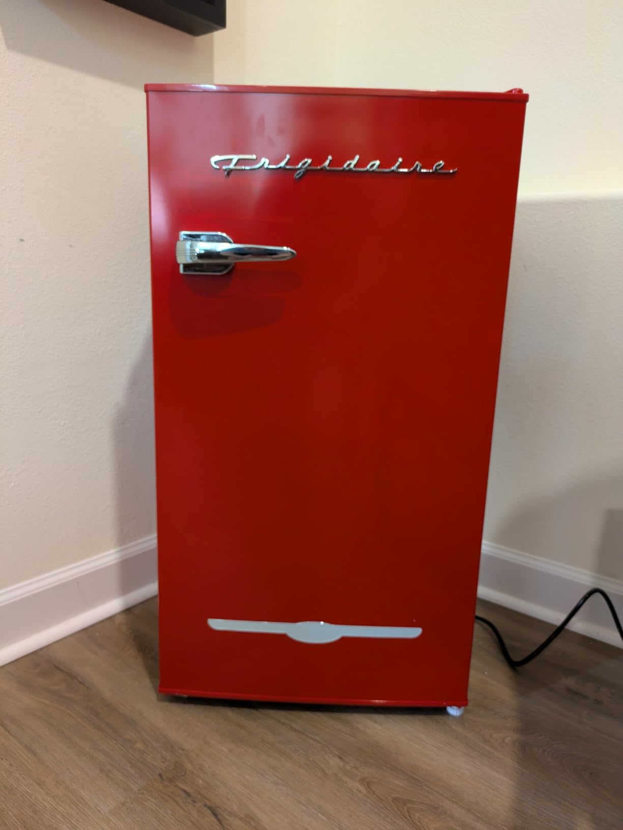 Frigidaire EFR376 Retro Bar Fridge Refrigerator with Side Bottle Opener, 3.2 cu. Ft, Pink/Coral customer photo 2