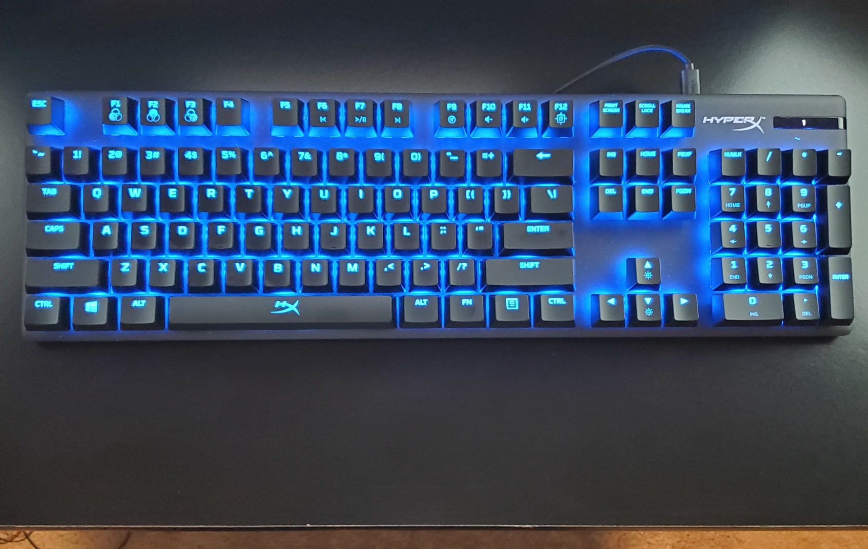 HyperX Alloy Origins 60 - Mechanical Gaming Keyboard, Ultra Compact 60% Form Factor, Double Shot PBT Keycaps, RGB LED Backlit, NGENUITY Software Compatible - Linear HyperX Red Switch,Black customer photo 2