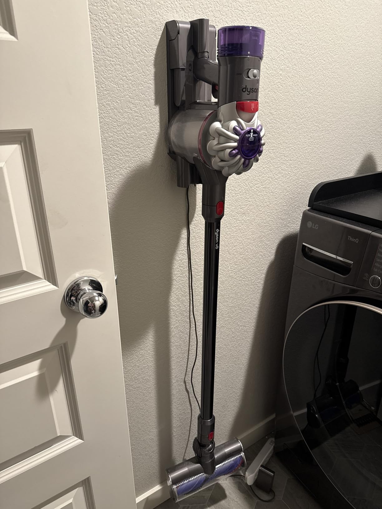 Dyson V8 Cordless Vacuum, 115AW customer photo 2