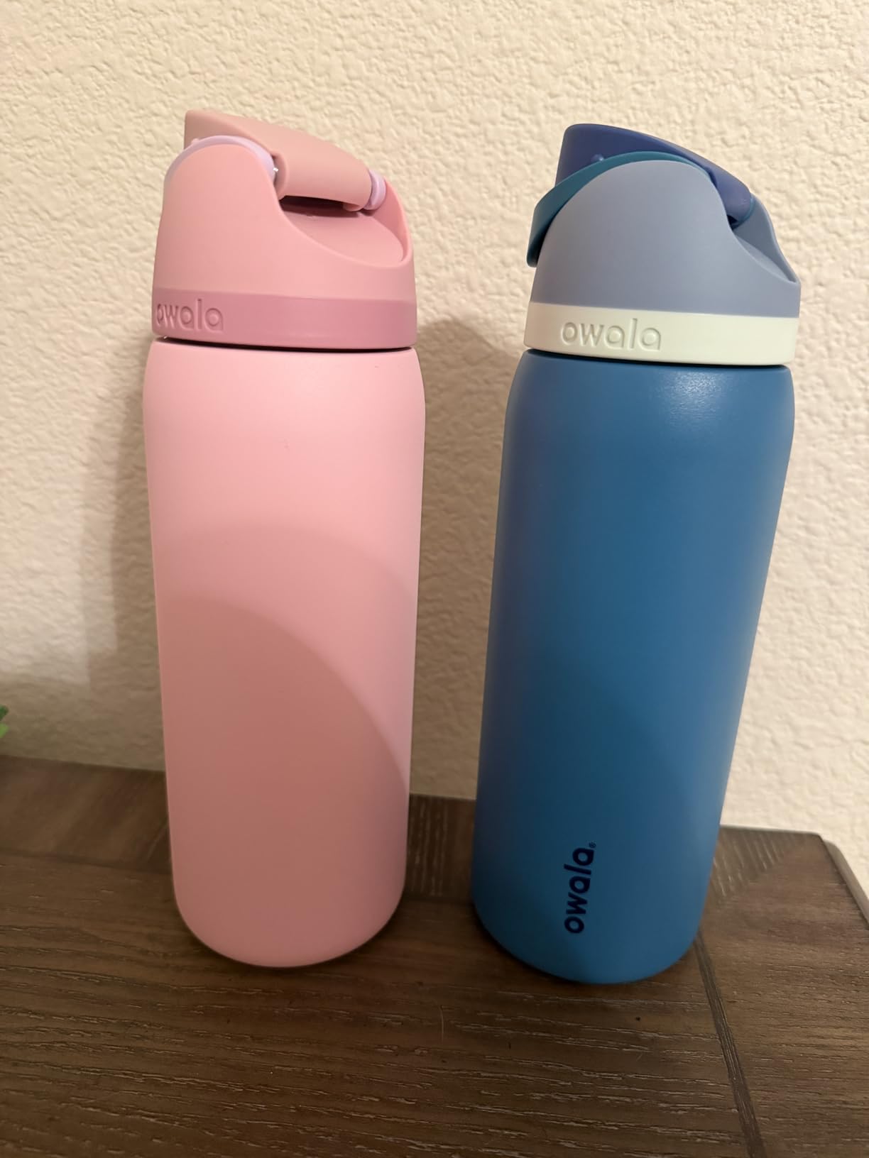 Owala FreeSip Insulated Stainless Steel Water Bottle with Straw, BPA-Free Sports Water Bottle, Great for Travel, 40 Oz, Very, Very Dark customer photo 2